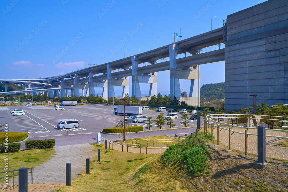 香川県坂出市与島町の与島PAから瀬戸中央自動車道方面を見る 香川県坂出市与島町の与島PAから瀬戸中央自動車道方面を見る
