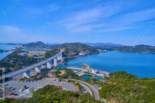 鳴門山展望台から南西側の神戸淡路鳴門自動車道(亀浦高架橋,鳴門町など)方面を見る