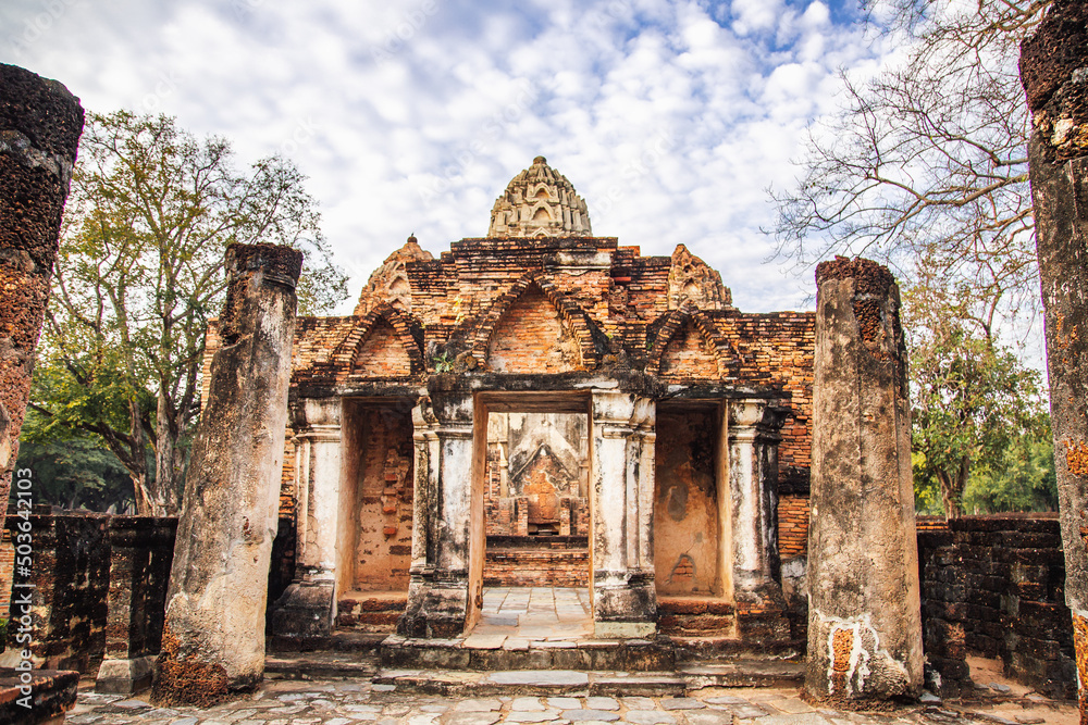 Wat si Sawai temple in Sukhothai historical park, Thailand Wat si Sawai temple in Sukhothai historical park, Thailand