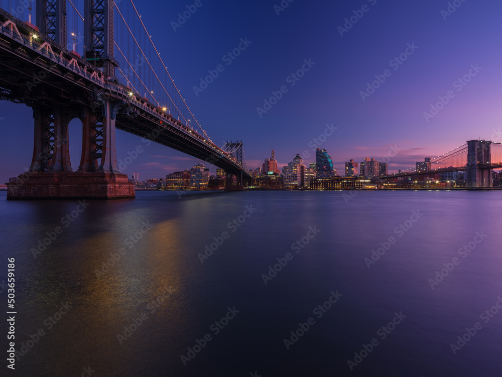 Fototapeta premium Dumbo Location from East river at sunset