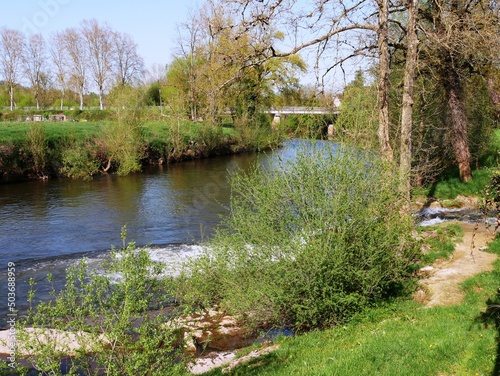 La rivière le Coly et sa cascade dans la commune de Condat sur Vézère en Dordogne. Périgord Noir. France photo