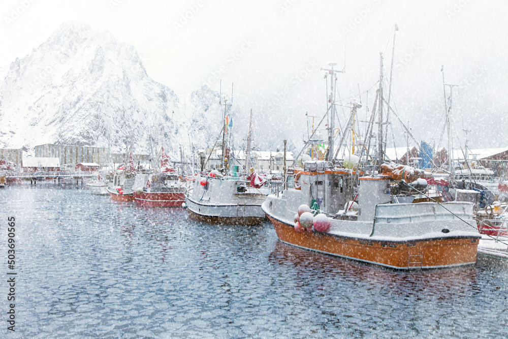 Svolvaer Lofoten Norwegen Hafen Schneetreiben
