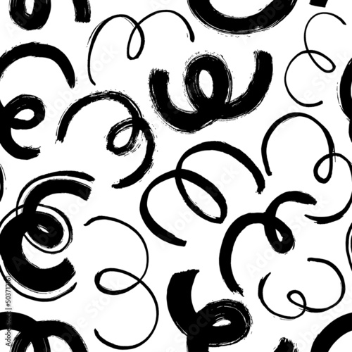 Random curved lines and wavy brushstrokes. Black paint curl brush strokes vector seamless pattern. Calligraphy smears, swirled stamps. Bold and thin doodle lines. Geometric abstract ink background.