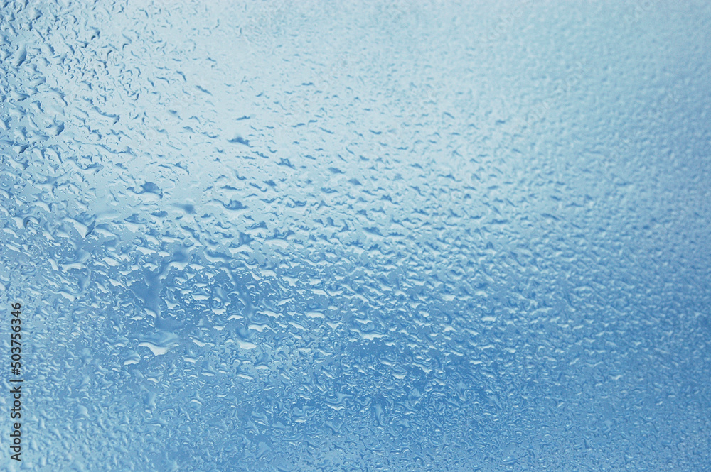 Gouttes de pluie sur fenêtre ciel et nuages Gouttes de pluie sur fenêtre ciel et nuages