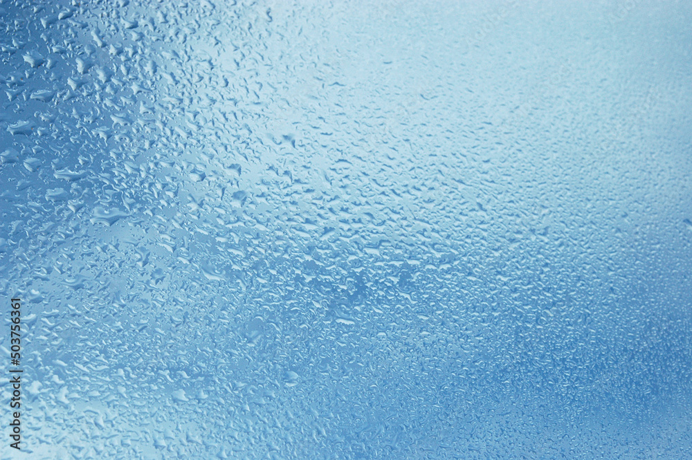 Gouttes de pluie sur fenêtre ciel et nuages Gouttes de pluie sur fenêtre ciel et nuages