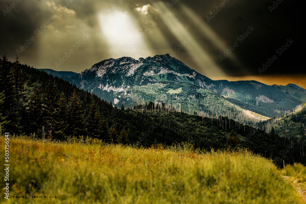 Fototapeta premium sunrise in the mountains tatry