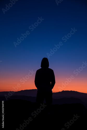 Amanecer en la montaña 