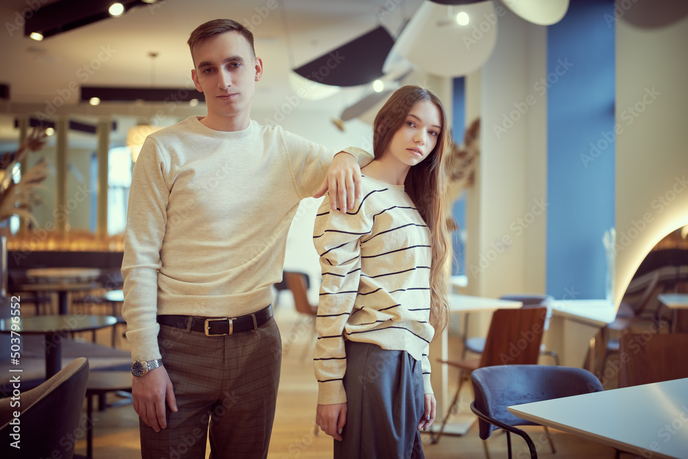 Naklejka premium young couple in cafe