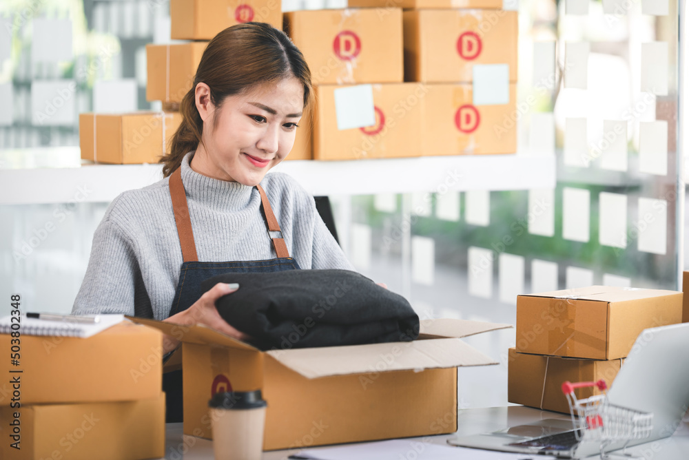 Portrait of an Asian tea girl Packing in boxes, ready to send to customers. Small business concept, SME owner, female entrepreneur Portrait of an Asian tea girl Packing in boxes, ready to send to customers. Small business concept, SME owner, female entrepreneur