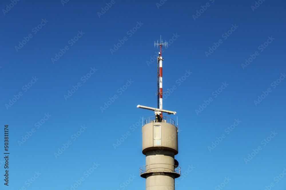 Obraz premium Marine Radar antenna on tall mast at Figueira da Foz, Portugal