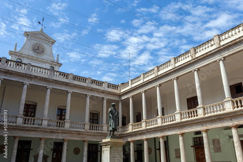 Canvas-taulu Cloister of the University of Valencia in Valencia