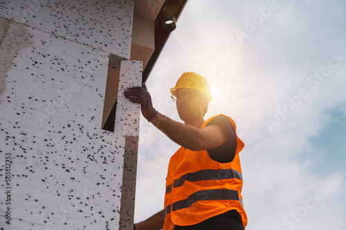 Polystyrene thermal cladding for energy saving on a construction site