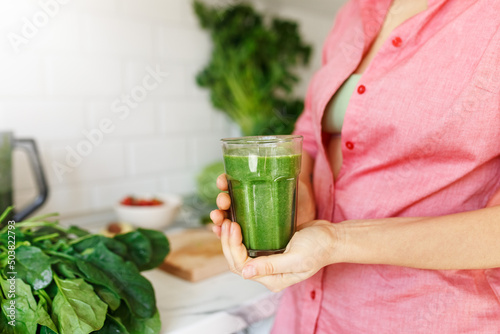 Fotobehang Green smoothie - healthy eating concept