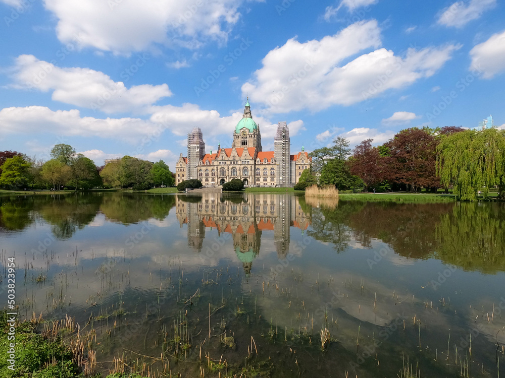 The New Town Hall (Neues Rathaus) in Hannover, Germany with reflection in the lake