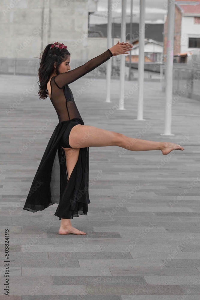 woman dancing