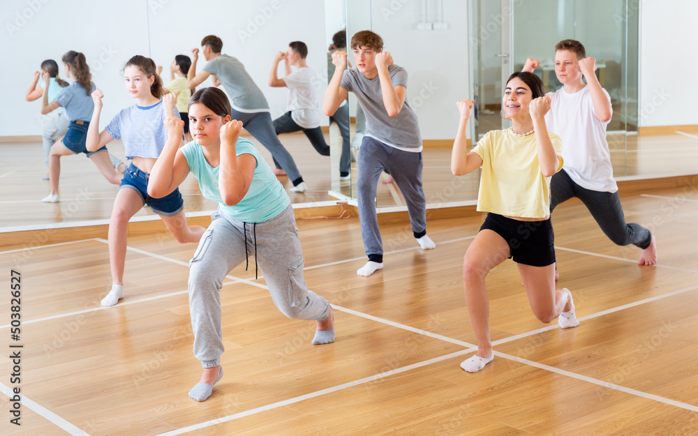 Boys and girls learn to dance modern dances in dance studio