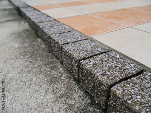 綺麗に並ぶピンコロ縁石