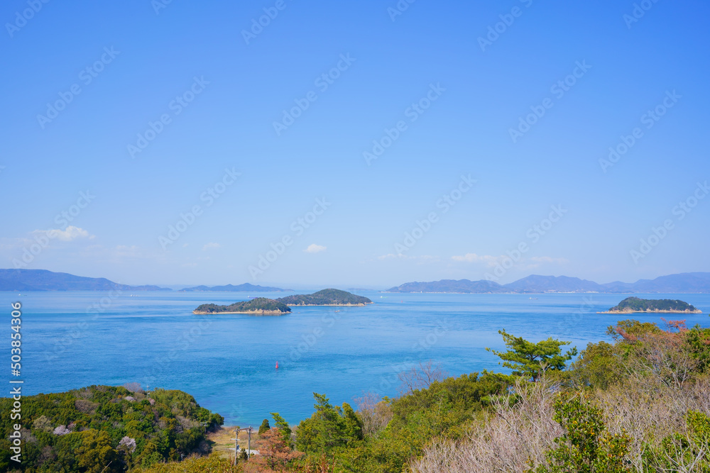 春の瀬戸内海と島々(香川県庵治町からの眺め)