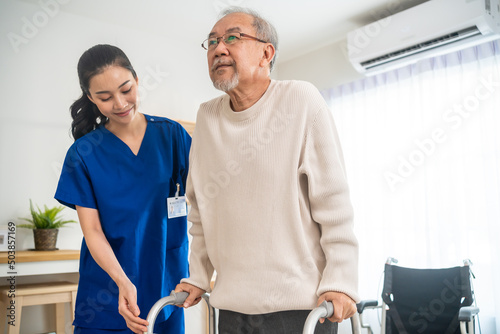 Fotografia Asian senior elderly man patient doing physical therapy with caregiver