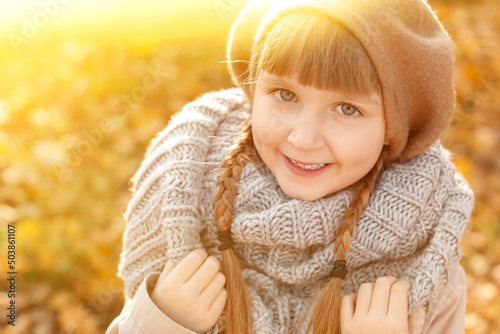 Pretty little girl in autum...