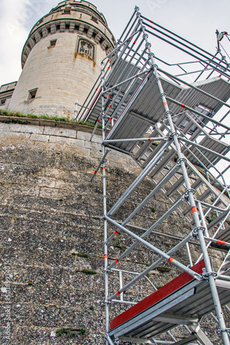 Pierrefonds. Travaux de réfection sur une tour du château. Oise. Picardie. Hauts-de-France	 photo