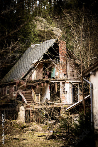 old abandoned house © Marc