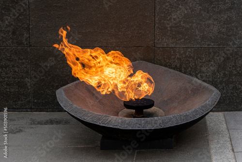 Fotografia Burning eternal flame monument, memory of war symbol.