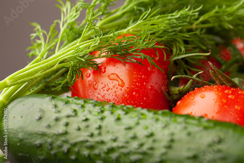 Obraz na płótnie fresh vegetables on a plate with water drops w salonie