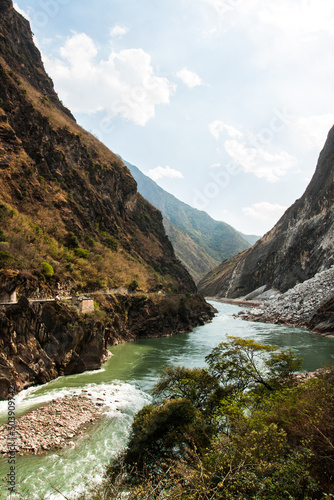 Fototapeta Naklejka Na Ścianę i Meble -  Tiger Leaping Gorge (Hutiao Gorge), is a scenic canyon on the Jinsha River, a primary tributary of the upper Yangtze River, Lijiang, Southern China