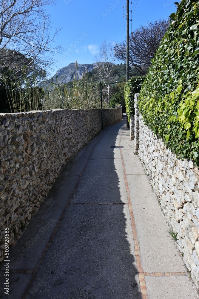 Capri – Via Tiberio che sale verso Villa Jovis