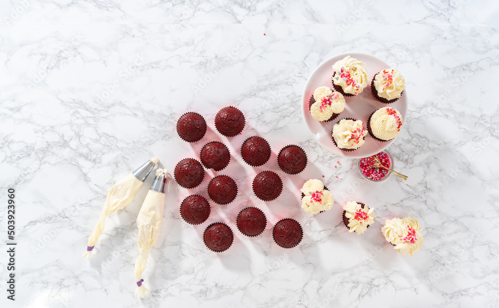 Red Velvet Cupcakes with White Chocolate Ganache Frosting Red Velvet Cupcakes with White Chocolate Ganache Frosting