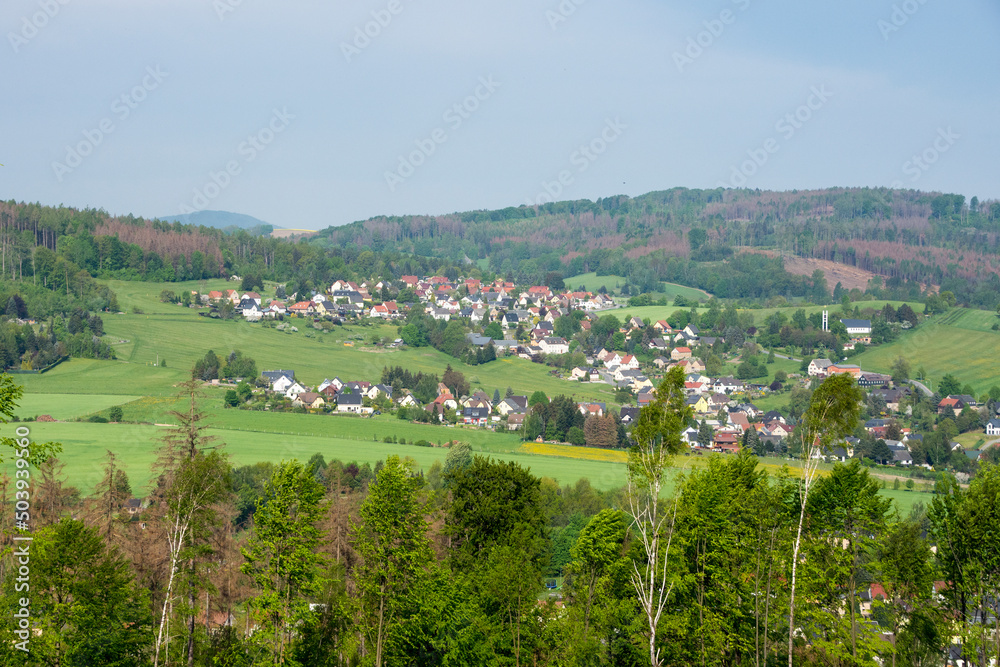 Blick nach Neu-Schirgiswalde in der Oberlausitz im Frühjahr