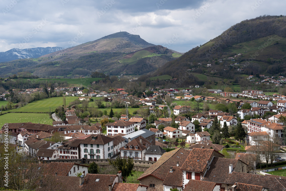 Vue depuis la citadelle de Saint-Jean-Pied-de-Port, Pays Basque