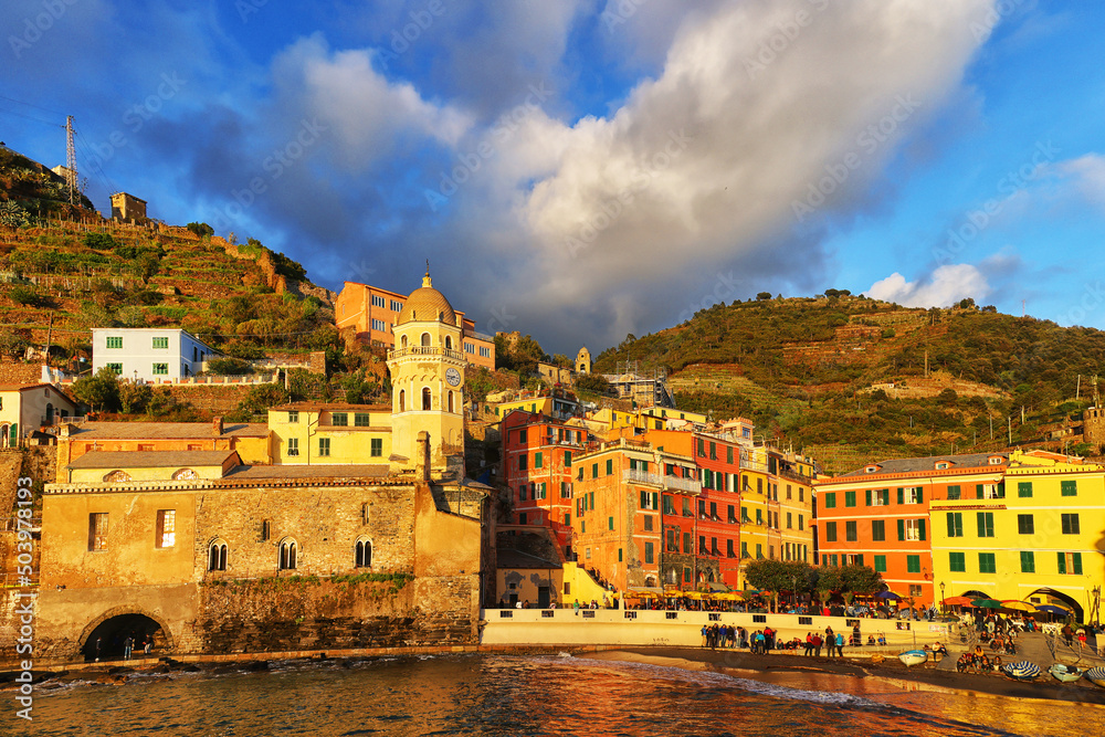 Vernazza pituresque town habour of Cinque Terre, Italy, Europe