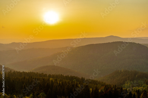 Fantastischer Sonnenunter auf den Höhen des Thüringer Waldes bei Floh-Seligenthal - Thüringen - Deutschland 