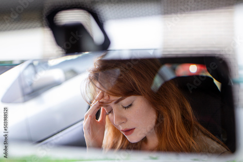 Fotografi Beautiful upset woman sitting in automobile and crying, break-up and sadness