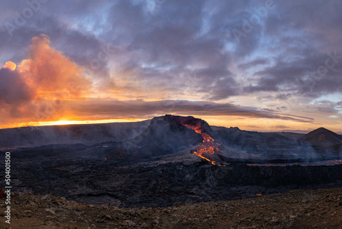 Sonnenuntergang am Vulkan auf Island