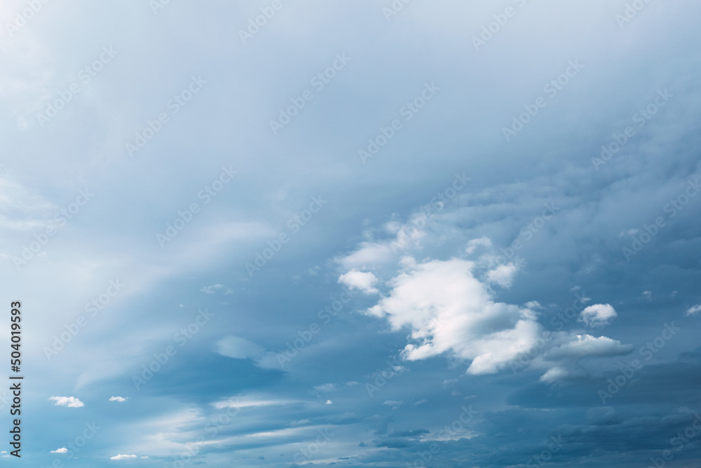 Obraz premium Background of dark clouds before a thunder storm