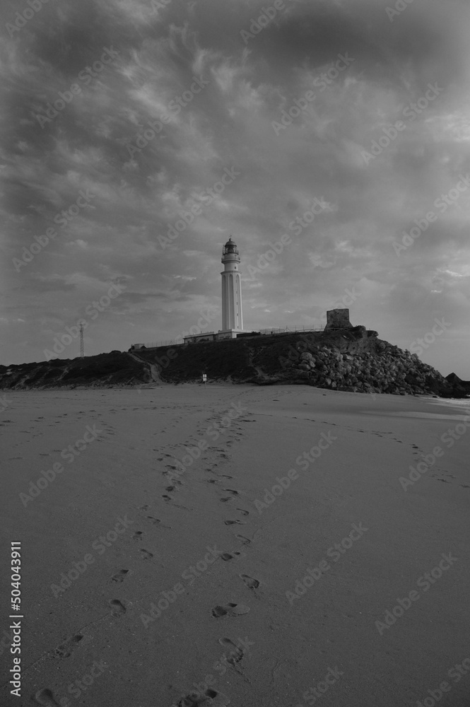 faro de trafalgar playa desierta