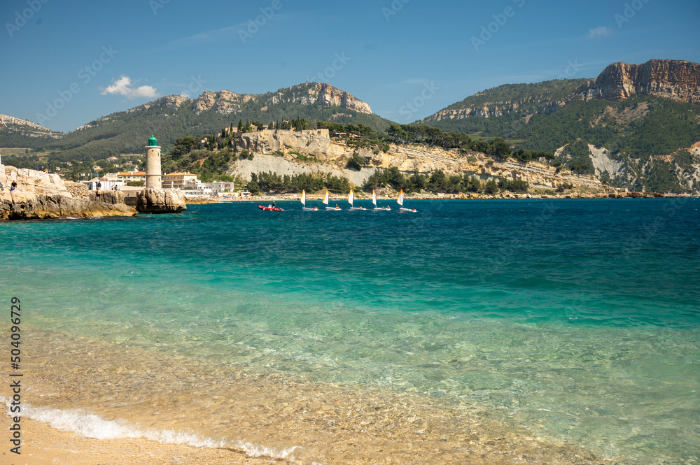 Obraz premium Panoramic view on cliffs, blue sea on Plage du Bestouan beach in Cassis, Provence, France