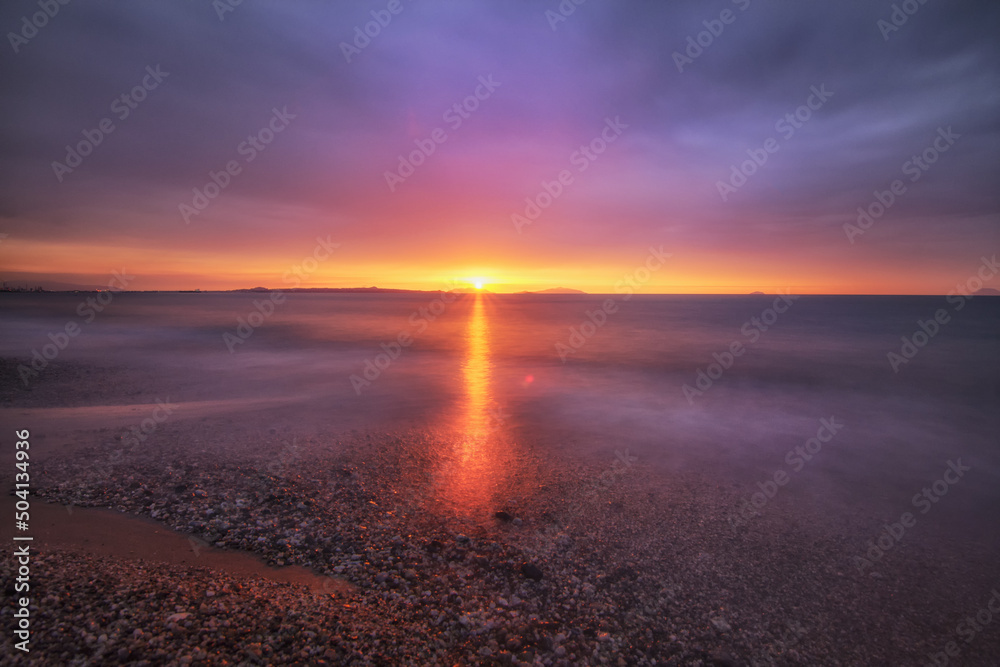 Fototapeta premium Tramonto mozzafiato sul mare, Sicilia