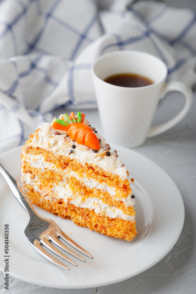 Carrot cake with almond flakes Carrot cake with almond flakes