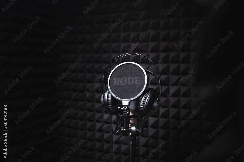 Stockfoto Microphone, headphones for singing, recording studio, black noisecancelling walls