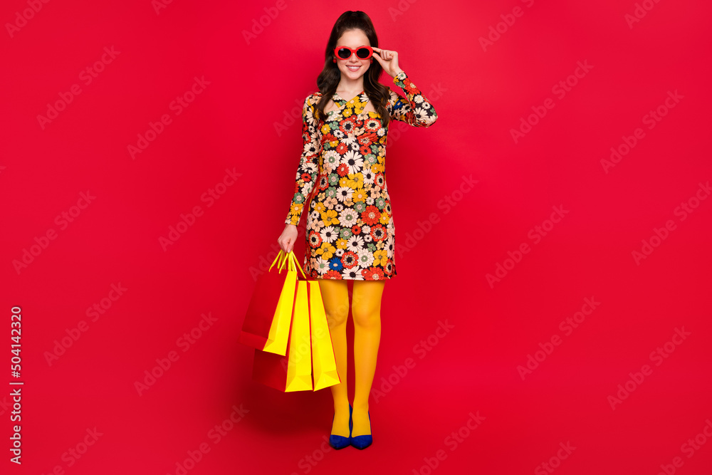 Photo rich lady fashion week buy shopping bags wear skirt pantyhose stilettos hgh heels isolated shine color background Photo rich lady fashion week buy shopping bags wear skirt pantyhose stilettos hgh heels isolated shine color background