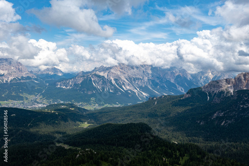 Cinque Torri - Dolomiti, Italy © demerzel21
