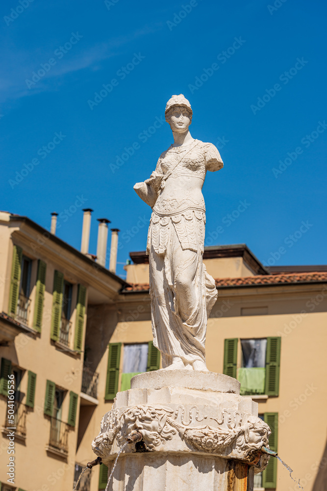 Φωτογραφία Marble statue and fountain of Minerva, 1818, by the sculptor from Verona Gaetano Cignaroli (1747-1826)