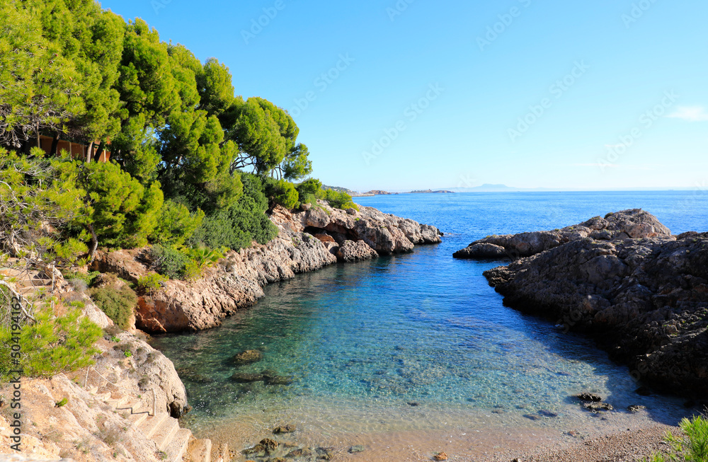 Pequeña cala de aguas cristalinas en Mallorca, cerca de Costa den Blanes, en Mallorca (Islas Baleares, España)