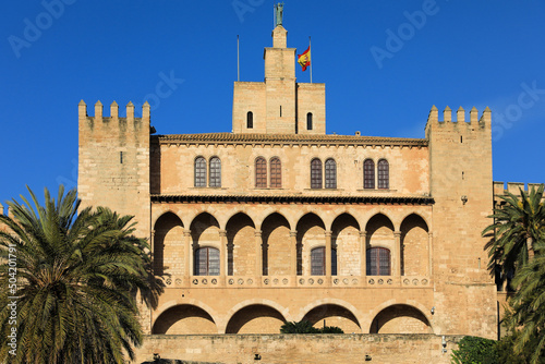 Palacio de La Almudaina  palacio medieval junto a la catedral de Palma de Mallorca  Islas Baleares  Espa  a 