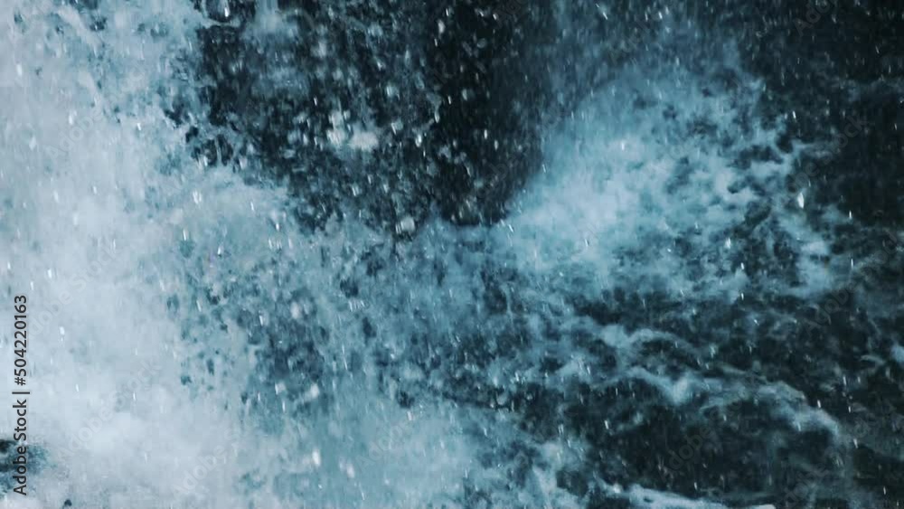 激しく流れる噴水のしぶき クローズアップ 激しく流れる噴水のしぶき クローズアップ
