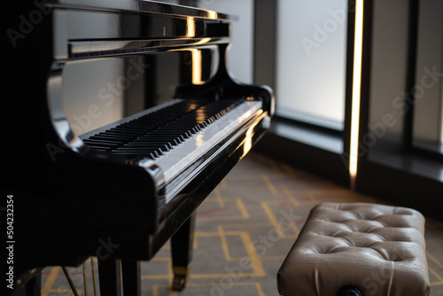 Obraz na płótnie piano à queue dans une salle de concert de musique classique